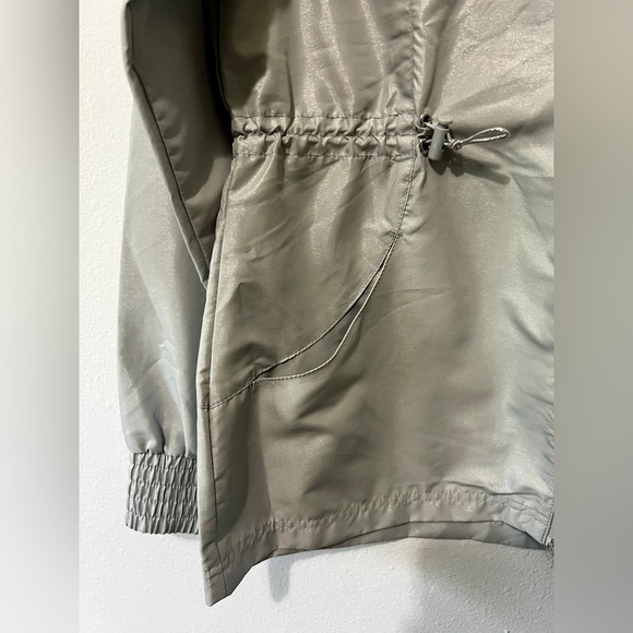 FILA Silver Metallic Shimmer Rain Jacket - XS - Picture 8 of 9